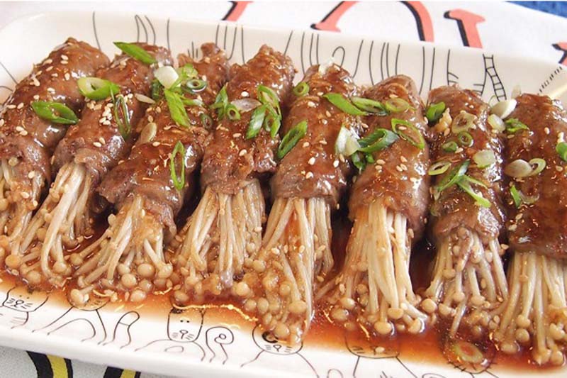 Cách làm ba chỉ bò cuộn nấm kim châm
