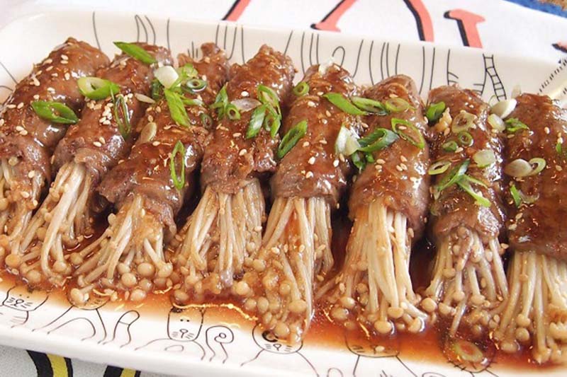 Cách làm ba chỉ bò cuộn nấm kim châm